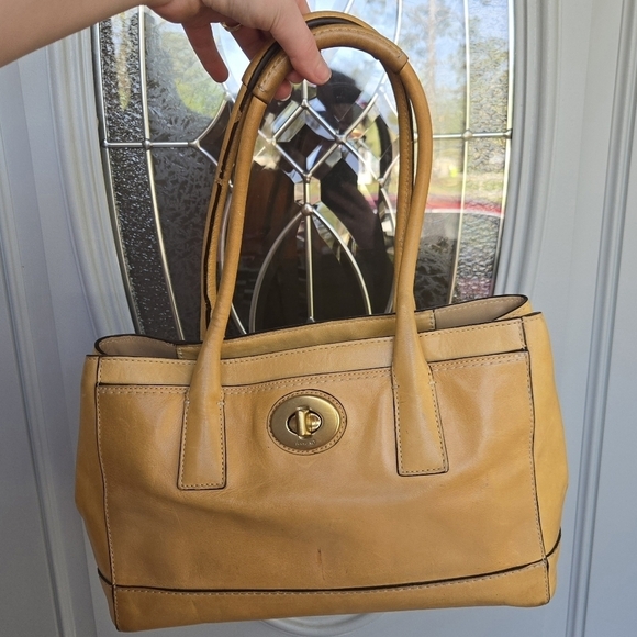 Coach Handbags - COACH Vintage 11553 Shoulder Bag Camel Turnlock Leather